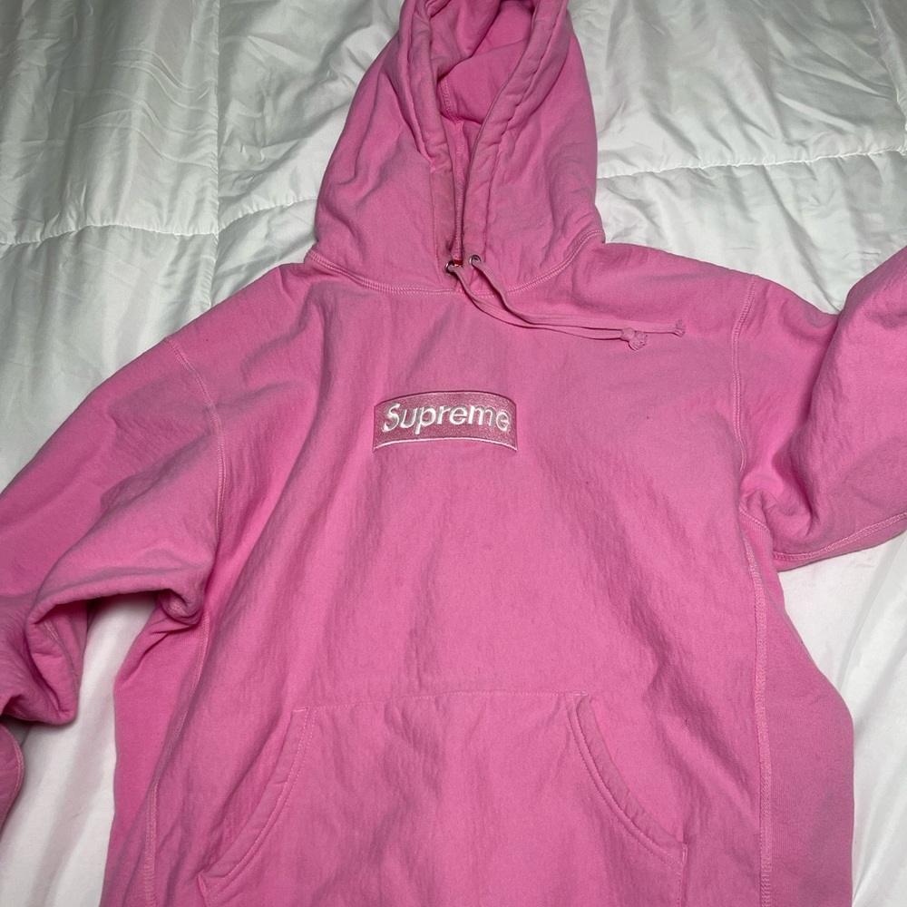 Pink Supreme Box Logo Size Medium 100% authentic